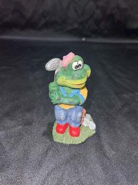 Family Dollar Golfing Frog Figurine Resin Decorative Statue